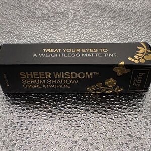 butter LONDON Sheer Wisdom Serum Shadow - Black with Gold Accents